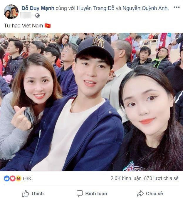 Quang Hải, Đức Chinh, Tiến Dũng cùng hàng loạt cầu thủ ăn mừng sau chiến thắng 4-0 trước Thái Lan