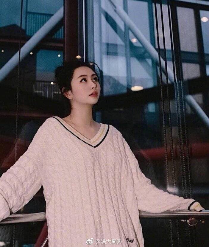 Chiêm ngưỡng nhan sắc xinh đẹp thoát tục của con gái lớn nữ hoàng phim 18+ Khâu Thục Trinh Chiêm ngưỡng nhan sắc xinh đẹp thoát tục của con gái lớn nữ hoàng phim 18+ Khâu Thục Trinh