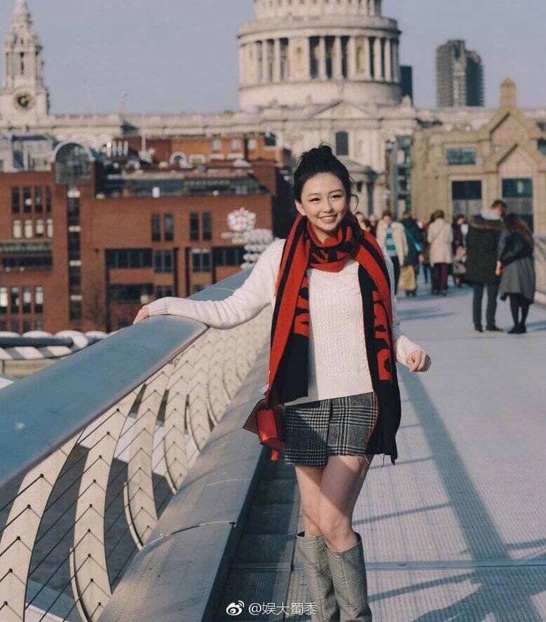 Chiêm ngưỡng nhan sắc xinh đẹp thoát tục của con gái lớn nữ hoàng phim 18+ Khâu Thục Trinh Chiêm ngưỡng nhan sắc xinh đẹp thoát tục của con gái lớn nữ hoàng phim 18+ Khâu Thục Trinh