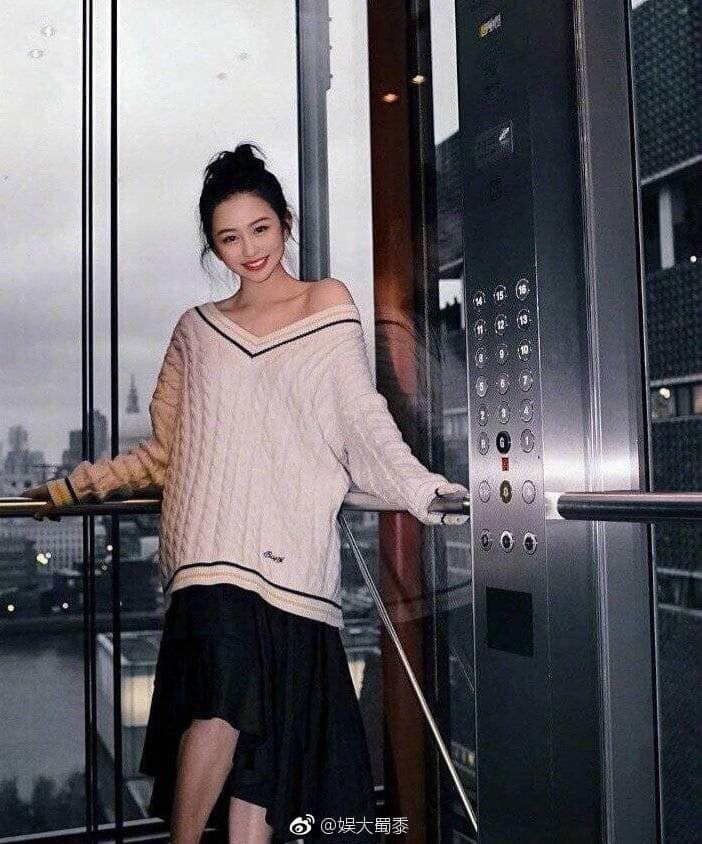 Chiêm ngưỡng nhan sắc xinh đẹp thoát tục của con gái lớn nữ hoàng phim 18+ Khâu Thục Trinh Chiêm ngưỡng nhan sắc xinh đẹp thoát tục của con gái lớn nữ hoàng phim 18+ Khâu Thục Trinh