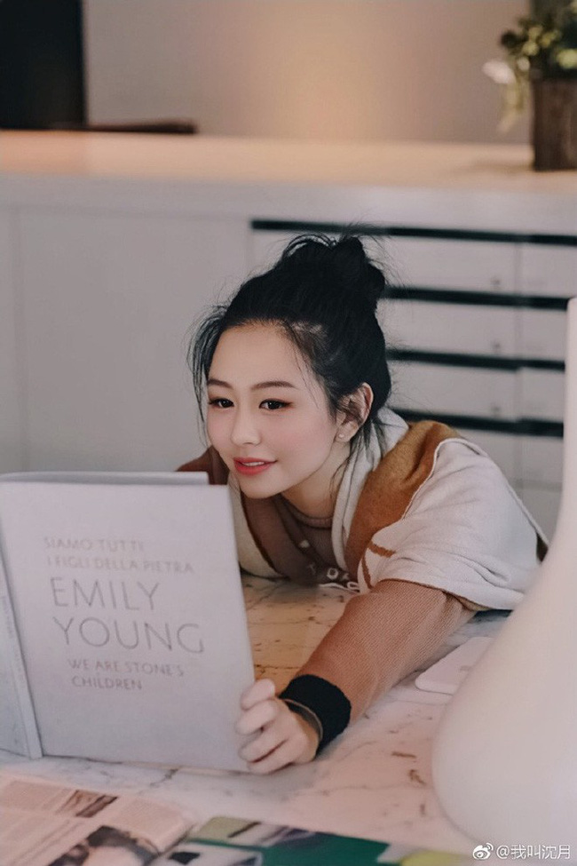 Chiêm ngưỡng nhan sắc xinh đẹp thoát tục của con gái lớn nữ hoàng phim 18+ Khâu Thục Trinh Chiêm ngưỡng nhan sắc xinh đẹp thoát tục của con gái lớn nữ hoàng phim 18+ Khâu Thục Trinh