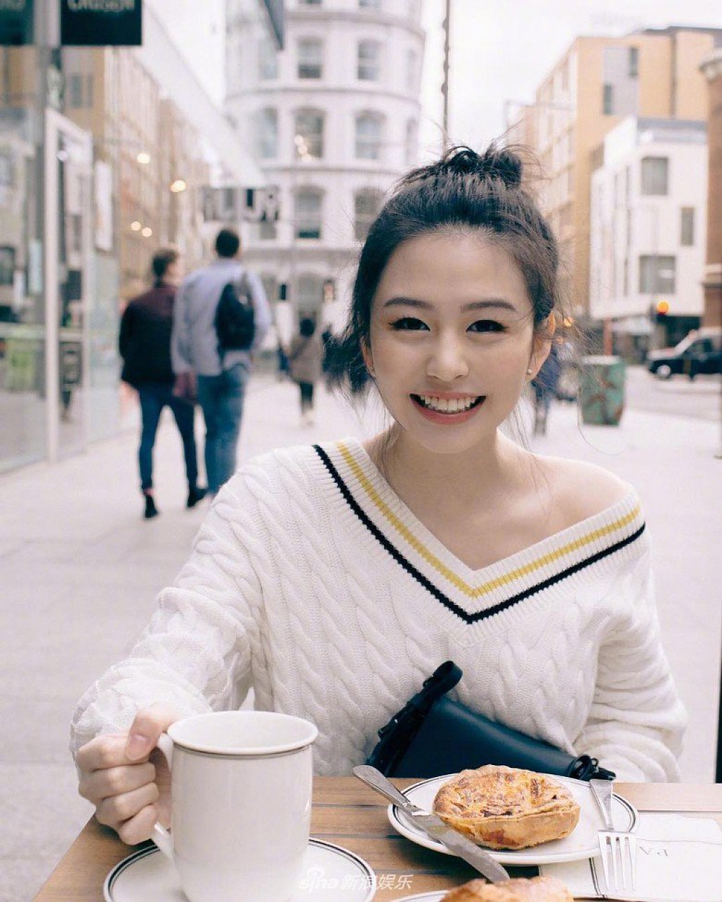 Chiêm ngưỡng nhan sắc xinh đẹp thoát tục của con gái lớn nữ hoàng phim 18+ Khâu Thục Trinh Chiêm ngưỡng nhan sắc xinh đẹp thoát tục của con gái lớn nữ hoàng phim 18+ Khâu Thục Trinh