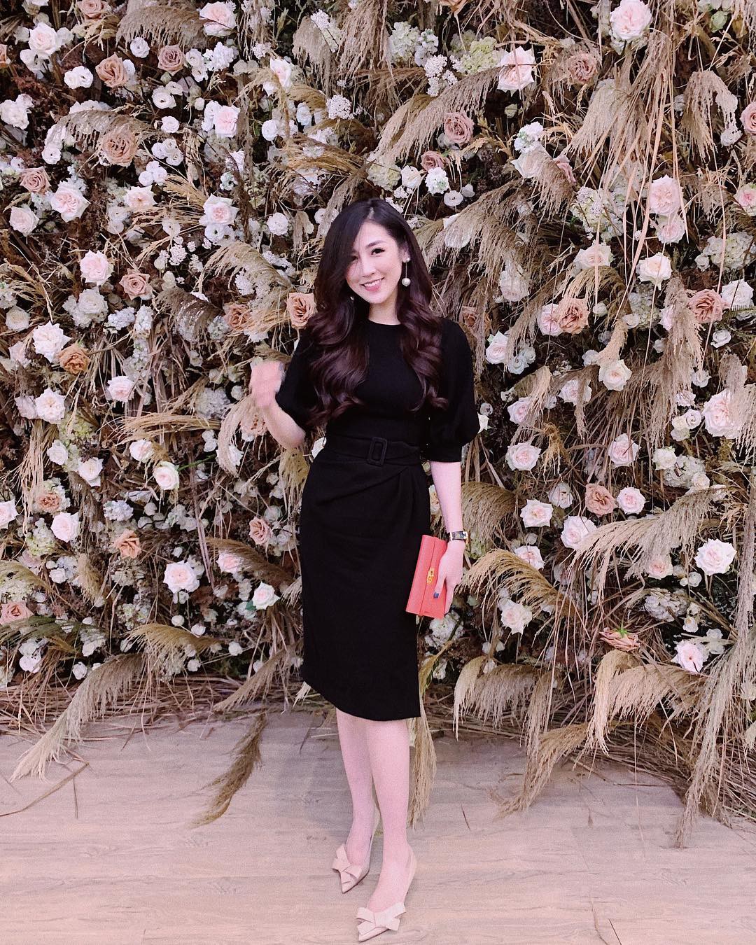 Bị dân mạng soi vì chồng lên báo suốt ngày lại còn phải che mặt, Á hậu Tú Anh bất ngờ phản ứng thế này