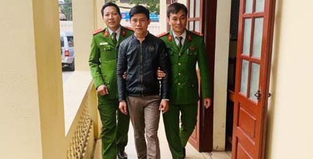 Bắt quả tang cộng tác viên một tờ báo đang tống tiền doanh nghiệp