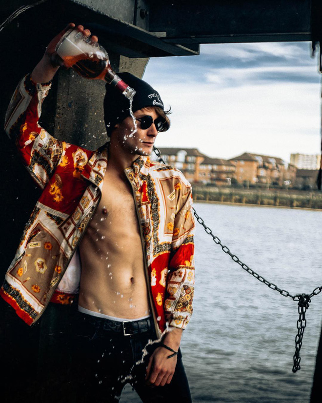 Rich kid Australia 15 tuổi mới biết bố mình là tỷ phú; cuộc sống ngập trong siêu xe, du thuyền và biệt thự