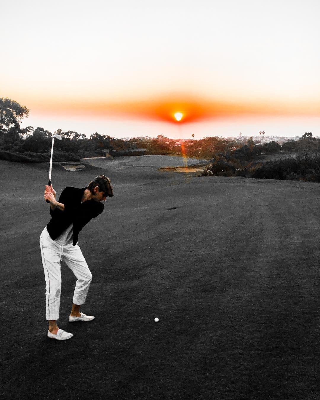 Rich kid Australia 15 tuổi mới biết bố mình là tỷ phú; cuộc sống ngập trong siêu xe, du thuyền và biệt thự