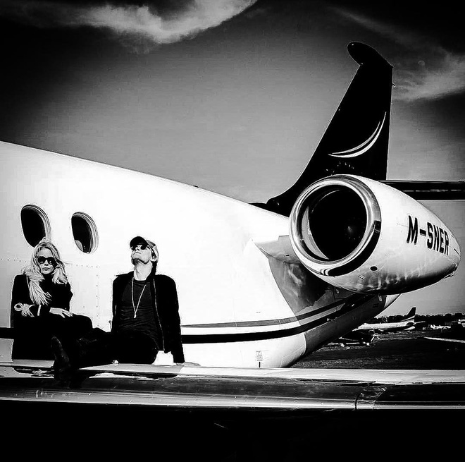 Rich kid Australia 15 tuổi mới biết bố mình là tỷ phú; cuộc sống ngập trong siêu xe, du thuyền và biệt thự