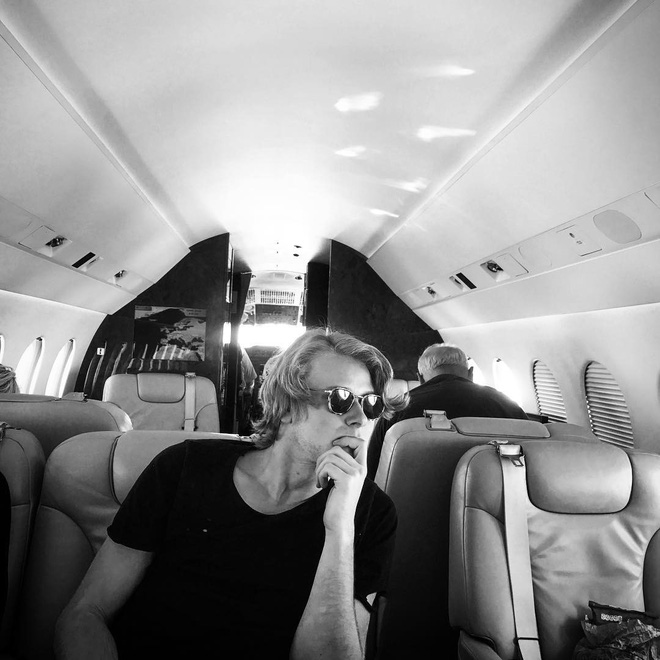 Rich kid Australia 15 tuổi mới biết bố mình là tỷ phú; cuộc sống ngập trong siêu xe, du thuyền và biệt thự