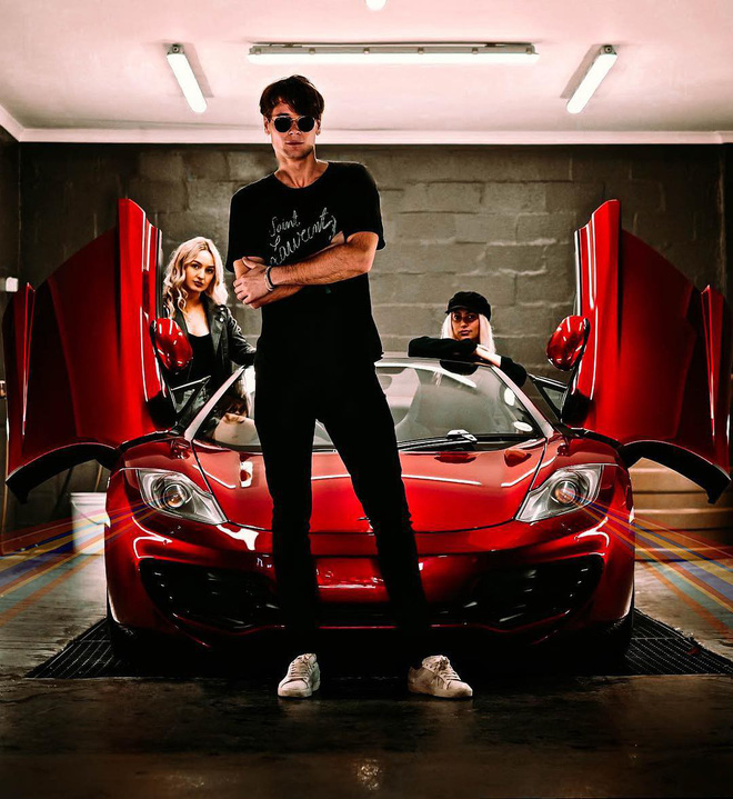 Rich kid Australia 15 tuổi mới biết bố mình là tỷ phú; cuộc sống ngập trong siêu xe, du thuyền và biệt thự