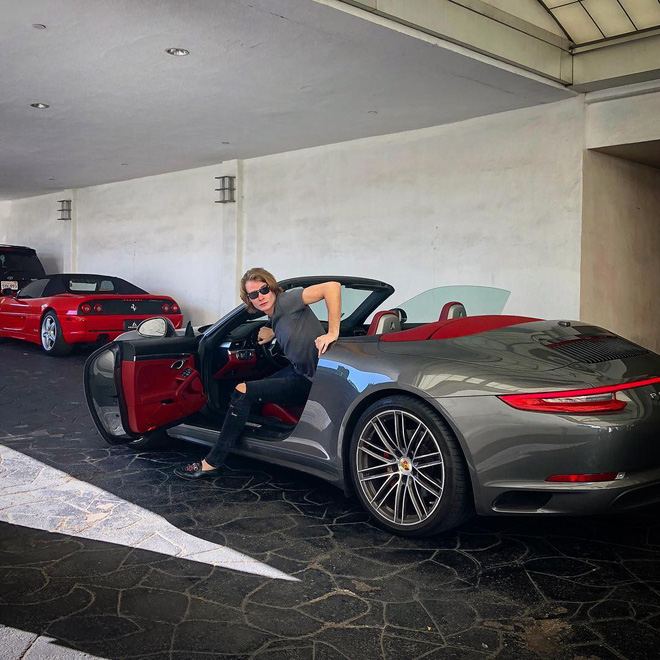 Rich kid Australia 15 tuổi mới biết bố mình là tỷ phú; cuộc sống ngập trong siêu xe, du thuyền và biệt thự