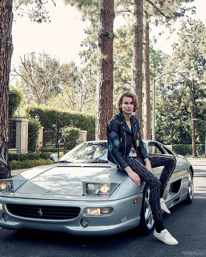 Rich kid Australia 15 tuổi mới biết bố mình là tỷ phú; cuộc sống ngập trong siêu xe, du thuyền và biệt thự