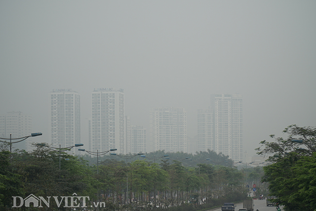 ẢNH: Nhiều tòa nhà ở Hà Nội chìm trong sương mù do ô nhiễm