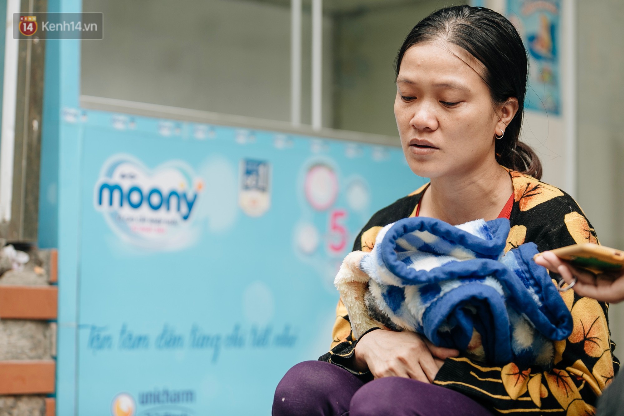 Mẹ bật khóc vì con trai 13 tuổi đạp xe không phanh vượt 100km từ Sơn La tới Hà Nội thăm em bị ốm: May mắn là con không sao...