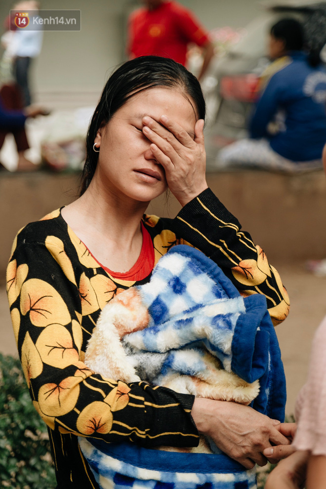 Mẹ bật khóc vì con trai 13 tuổi đạp xe không phanh vượt 100km từ Sơn La tới Hà Nội thăm em bị ốm: May mắn là con không sao...