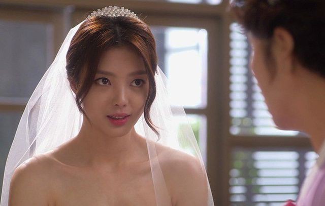 Đêm tân hôn thấy chồng loay hoay, cô dâu mới cưới phải vùng lên: Thôi anh để em