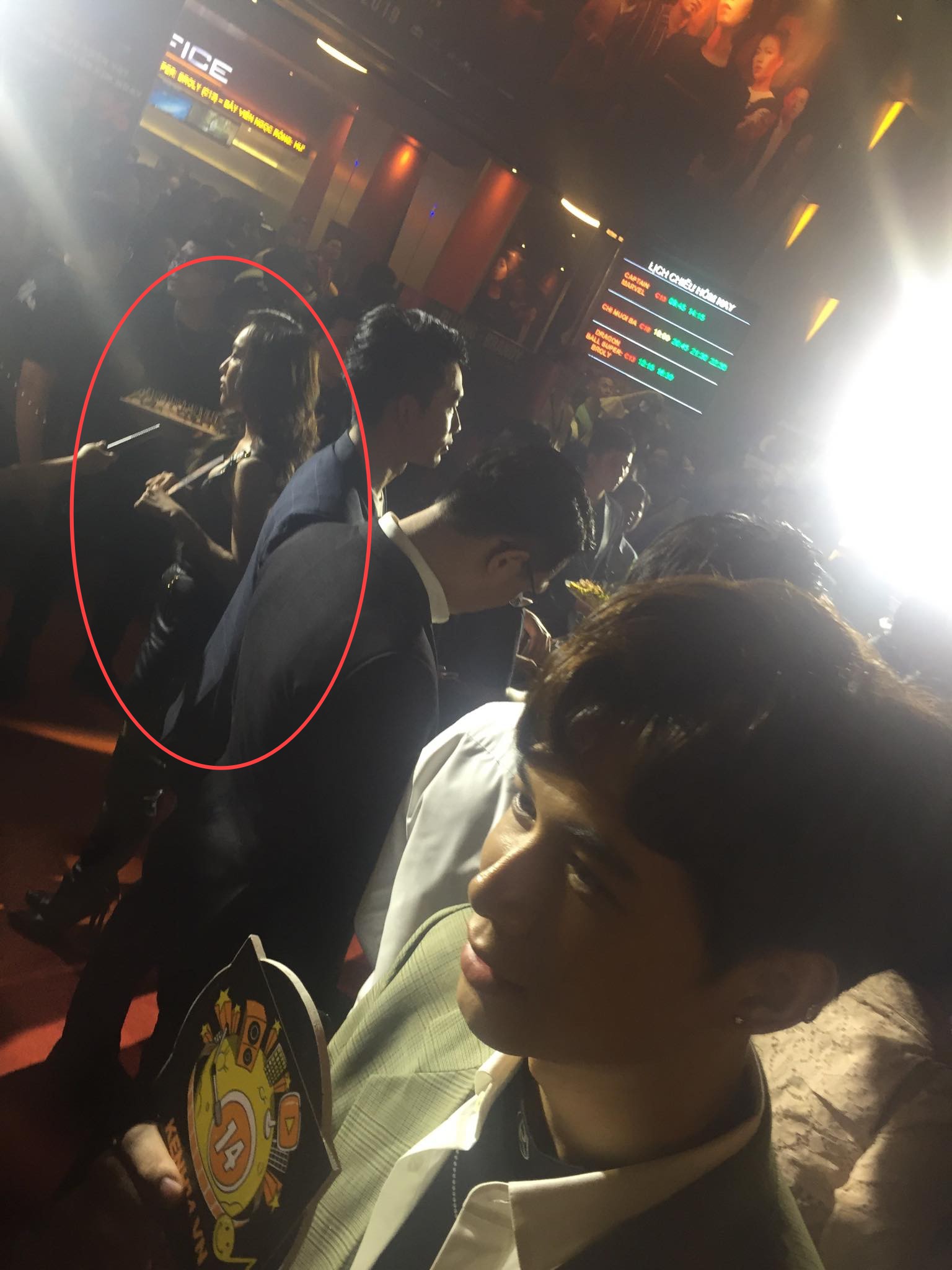 Khoảnh khắc gây chú ý: Anh Tú vội vàng đỡ Diệu Nhi suýt té ngã sau thời gian dài từ chối nói về nhau