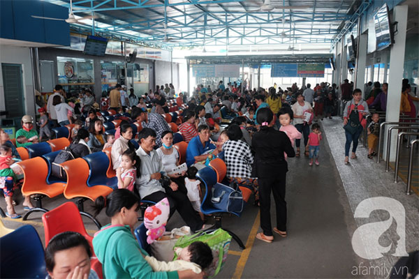 Hàng ngàn bệnh nhi đi viện vì tiêu chảy, sốc nhiệt tại TP.HCM: Cảnh báo những căn bệnh mùa nắng nóng