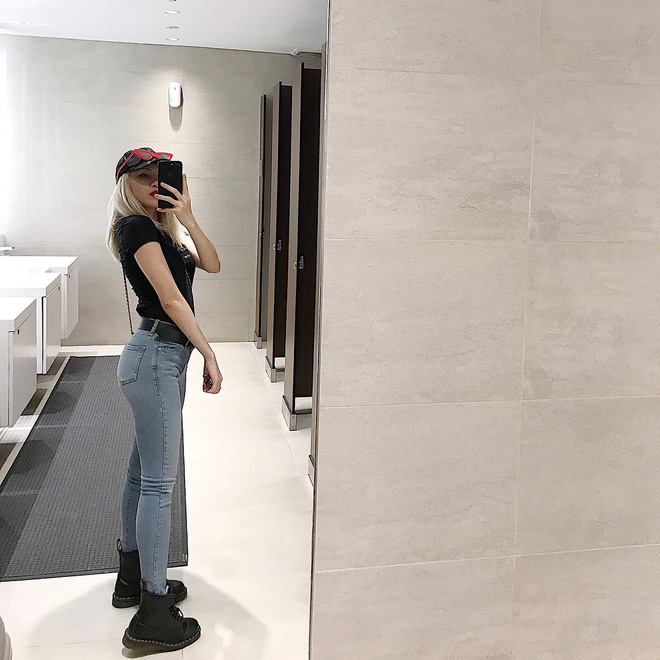 Nên gọi Thiều Bảo Trâm là cô gái thông minh, biết mix đồ khoe dáng chuẩn mà không hề phản cảm, phô phang