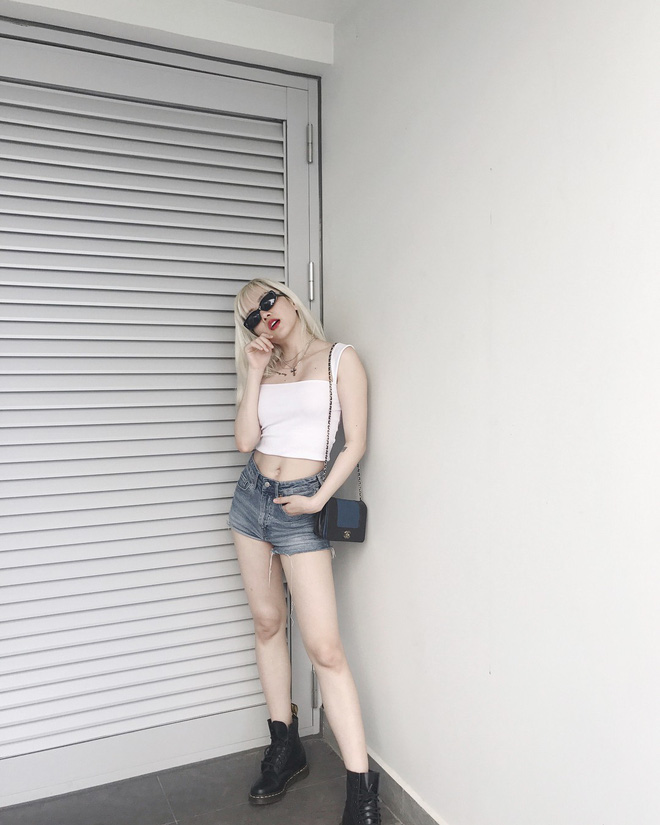 Nên gọi Thiều Bảo Trâm là cô gái thông minh, biết mix đồ khoe dáng chuẩn mà không hề phản cảm, phô phang