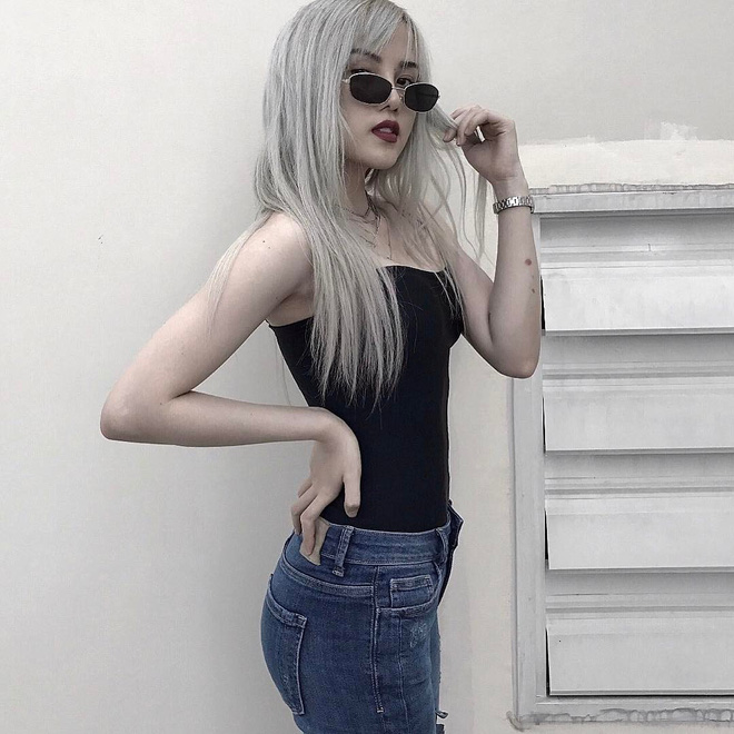 Nên gọi Thiều Bảo Trâm là cô gái thông minh, biết mix đồ khoe dáng chuẩn mà không hề phản cảm, phô phang