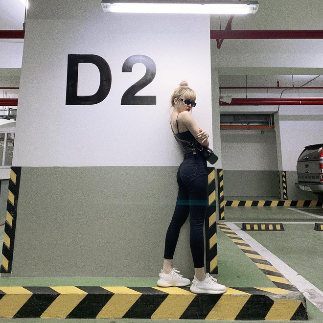 Nên gọi Thiều Bảo Trâm là cô gái thông minh, biết mix đồ khoe dáng chuẩn mà không hề phản cảm, phô phang