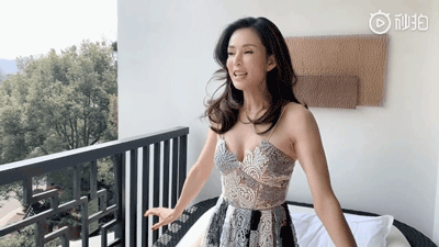 Diện đồ gợi cảm, Tiểu Long Nữ Lý Nhược Đồng khiến dân tình bấn loạn khi khoe vóc dáng nóng bỏng ở tuổi U50 Diện đồ gợi cảm, Tiểu Long Nữ Lý Nhược Đồng khiến dân tình bấn loạn khi khoe vóc dáng nóng bỏng ở tuổi U50