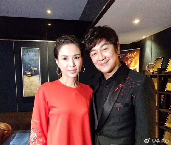 Diện đồ gợi cảm, Tiểu Long Nữ Lý Nhược Đồng khiến dân tình bấn loạn khi khoe vóc dáng nóng bỏng ở tuổi U50