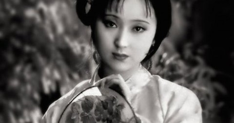 4 nét tướng của phụ nữ yểu mệnh, cuộc đời nhấp nhô, về già bi kịch