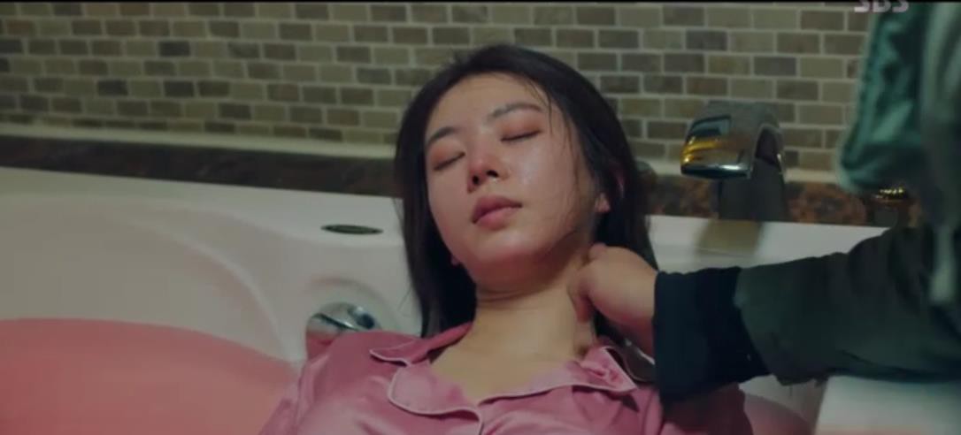 Seungri vừa bị buộc tội phát tán ảnh sex, phim bóc phốt showbiz đài SBS tung ngay tập dán mác 19+!