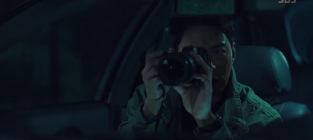 Seungri vừa bị buộc tội phát tán ảnh sex, phim bóc phốt showbiz đài SBS tung ngay tập dán mác 19+!