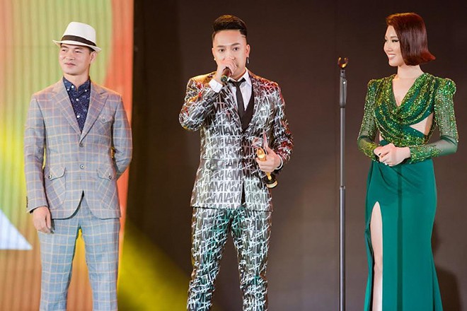 Cuộc sống giàu có, cát-xê khủng tới mức bất ngờ của ca sĩ hội chợ Châu Khải Phong