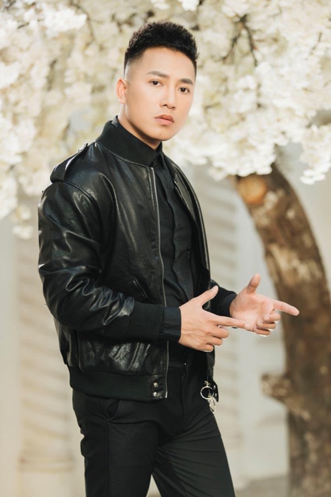 Cuộc sống giàu có, cát-xê khủng tới mức bất ngờ của ca sĩ hội chợ Châu Khải Phong