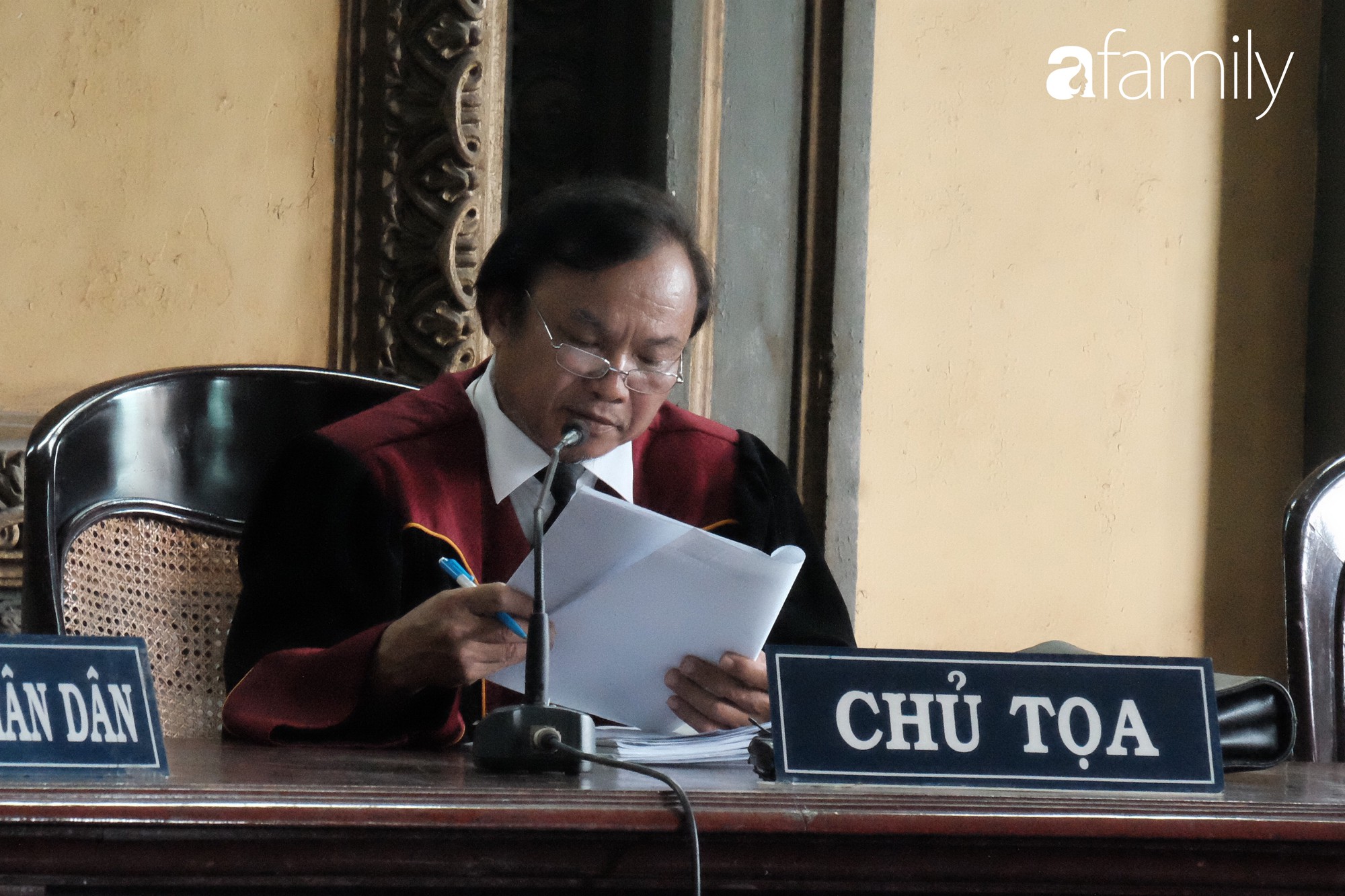 Sự im lặng trong nước mắt của bà Thảo và câu nói duy nhất của ông Vũ: Người 60 liệu có được hơn kẻ 40