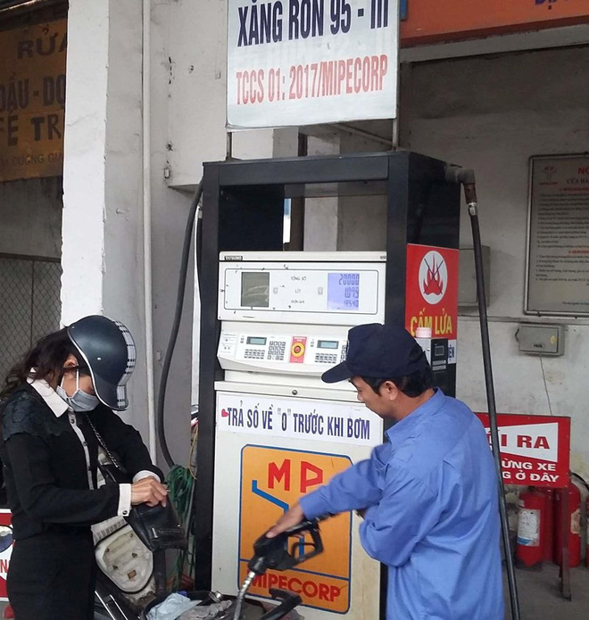 Thông báo hết xăng A95 do nhân viên tự làm, tôi không biết