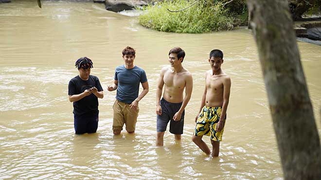 Thánh lầy Mạc Văn Khoa bị Lý Hải ép khỏa thân suốt 4 tiếng giữa rừng