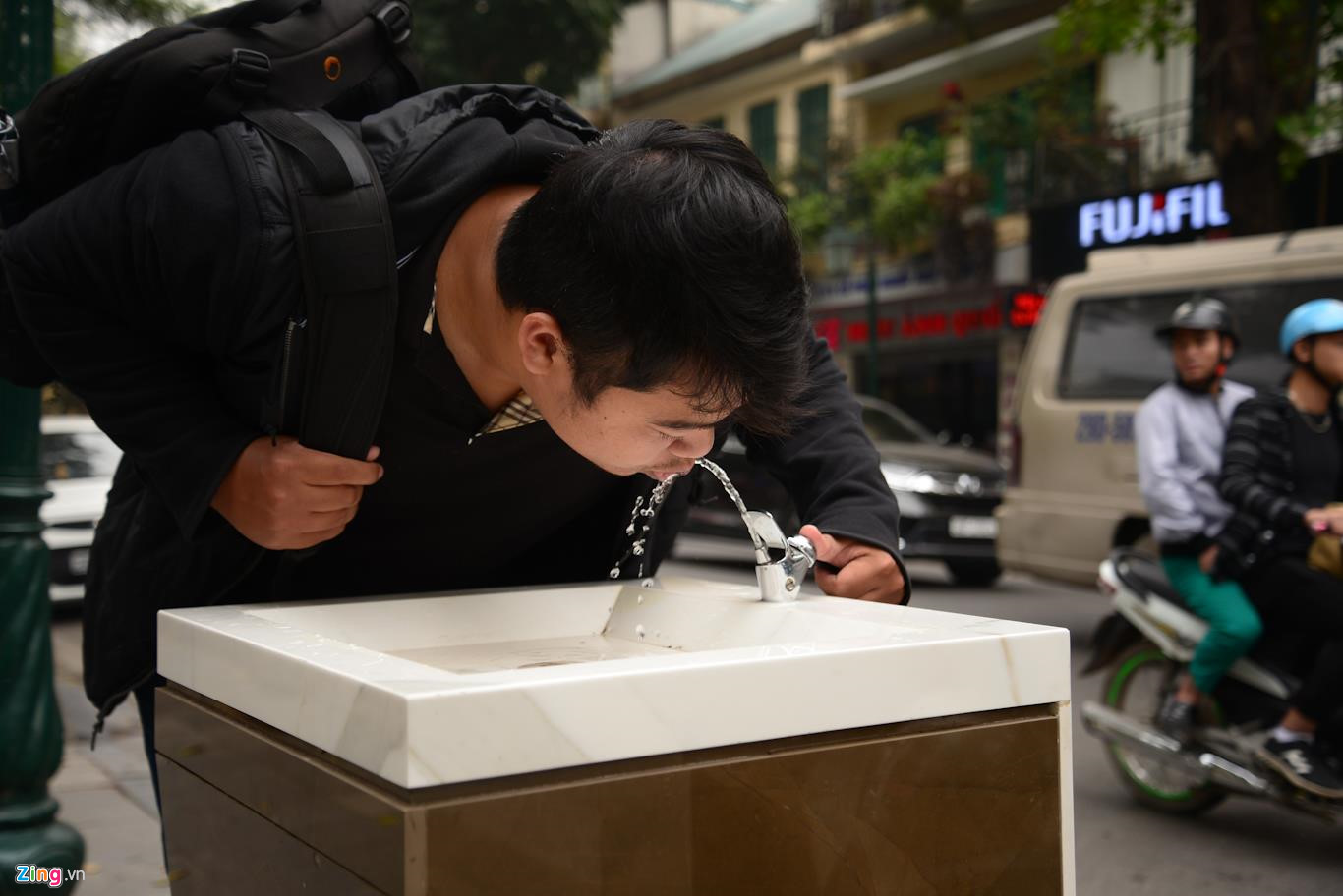 Hà Nội lắp vòi uống nước sạch miễn phí cho người dân, du khách