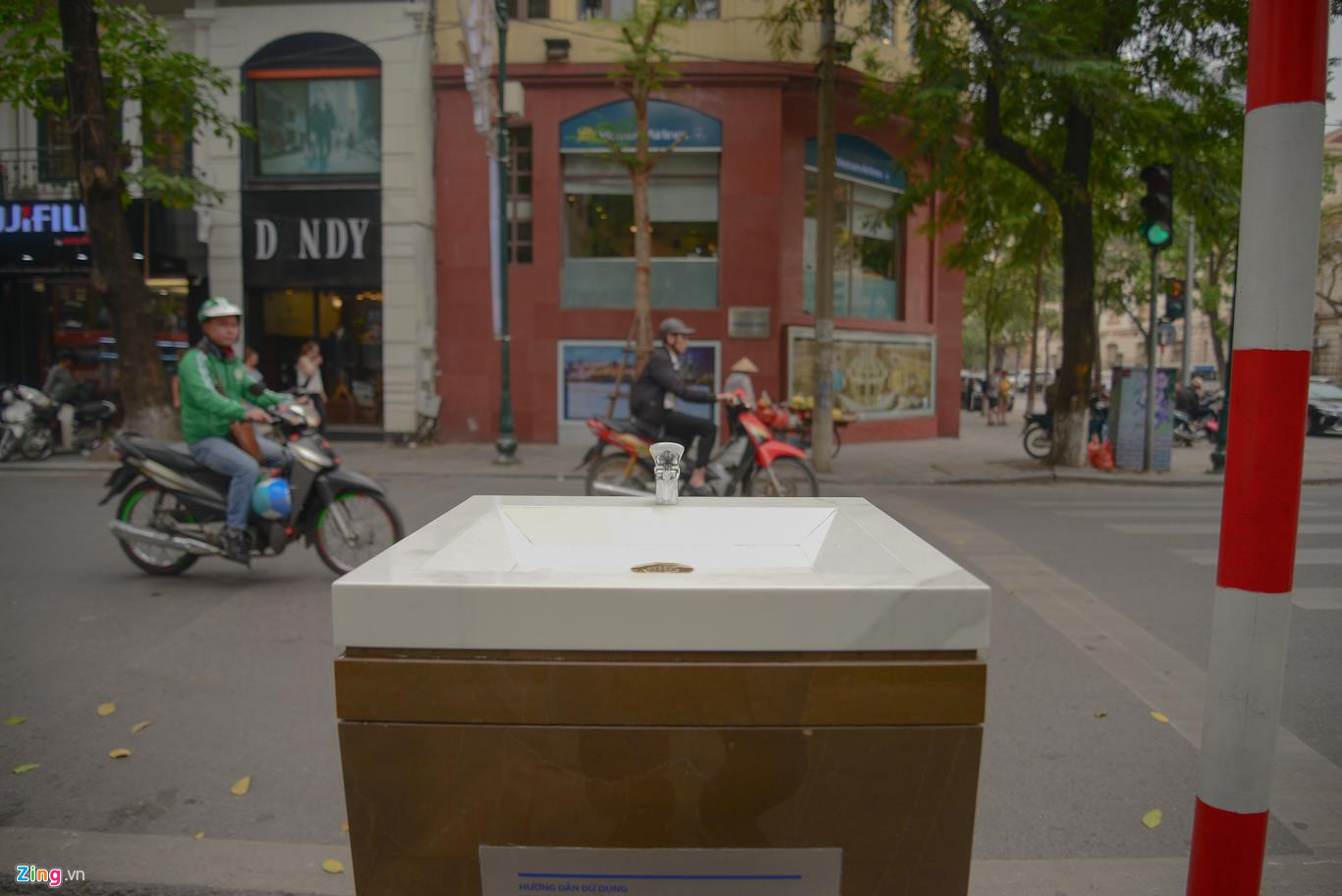 Hà Nội lắp vòi uống nước sạch miễn phí cho người dân, du khách