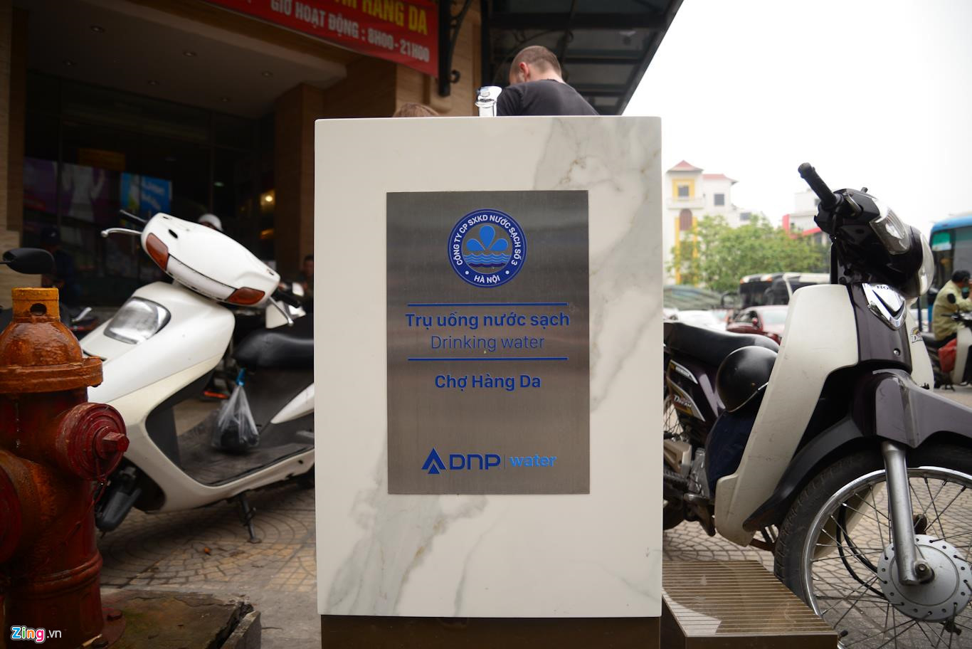 Hà Nội lắp vòi uống nước sạch miễn phí cho người dân, du khách