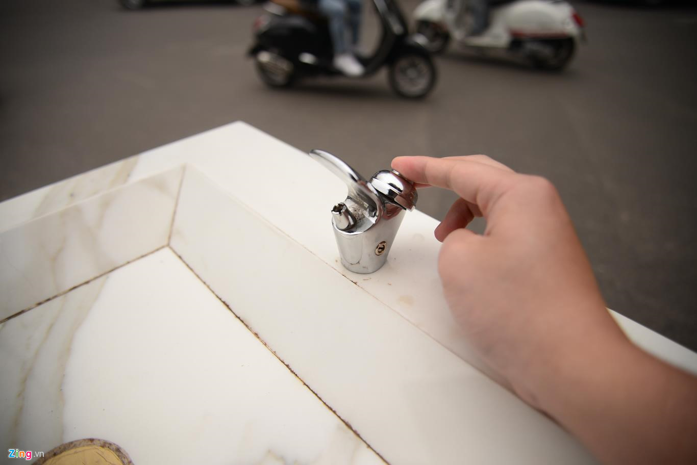 Hà Nội lắp vòi uống nước sạch miễn phí cho người dân, du khách