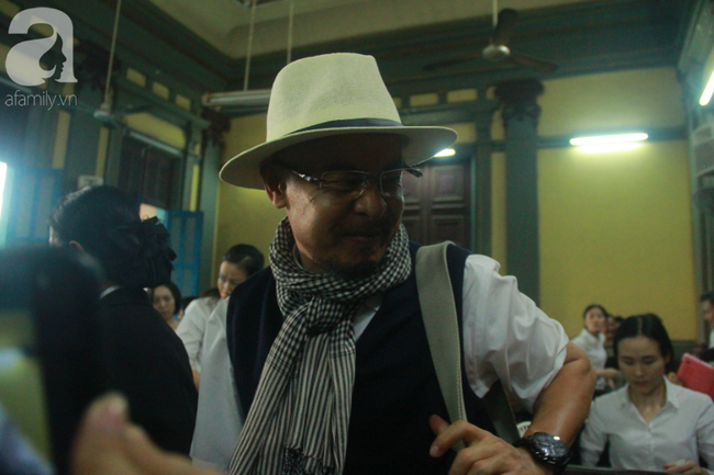 Tốn hơn 80 tỷ để kết thúc cho 1 cuộc hôn nhân từng khiến người ta ngưỡng mộ, đọng lại là hình ảnh đối nghịch ê chề và xót xa thế!