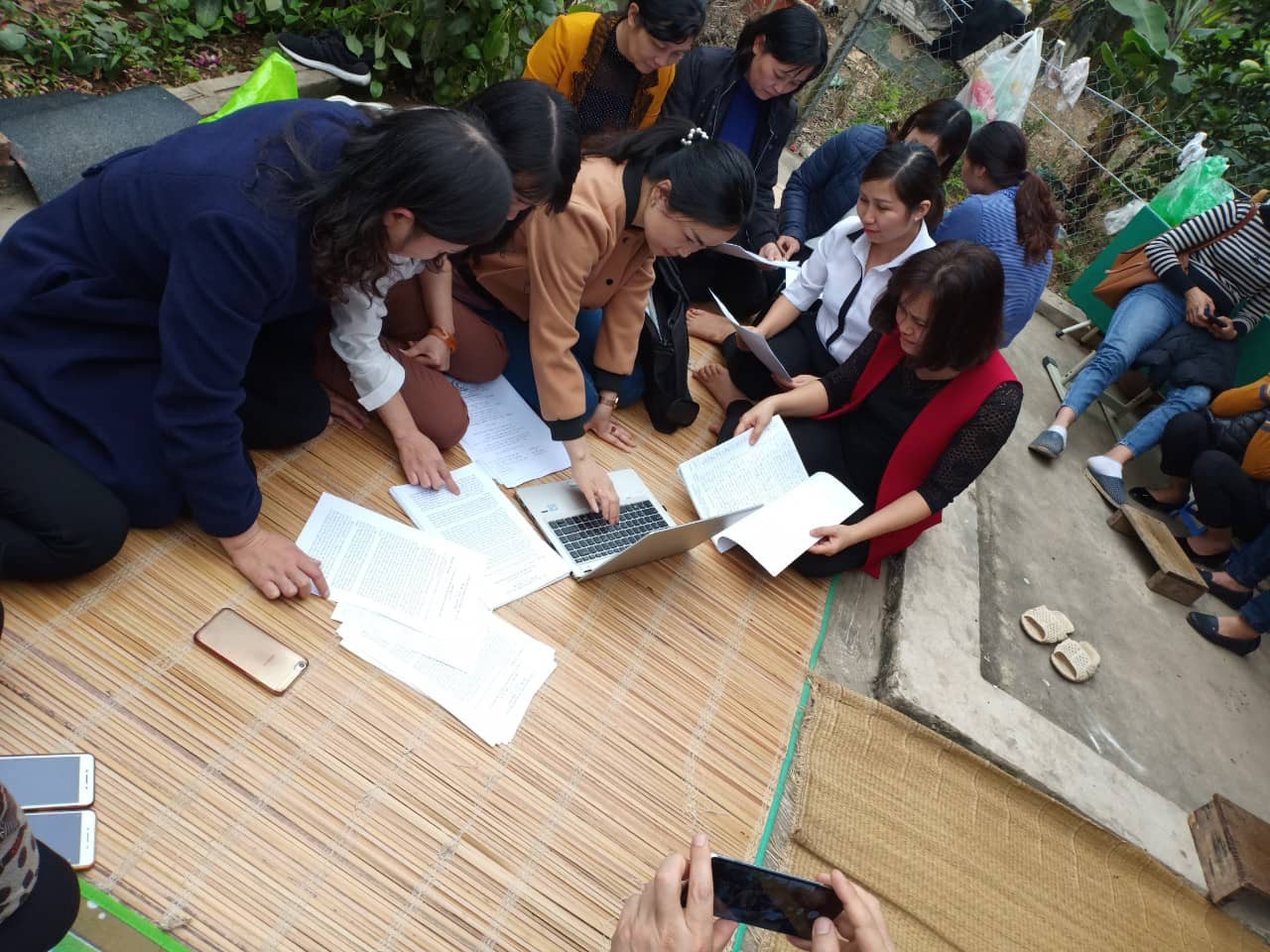 Gần 300 giáo viên ở Hà Nội có nguy cơ mất việc: Nếu nghỉ việc thật chắc đi nhặt rác thôi