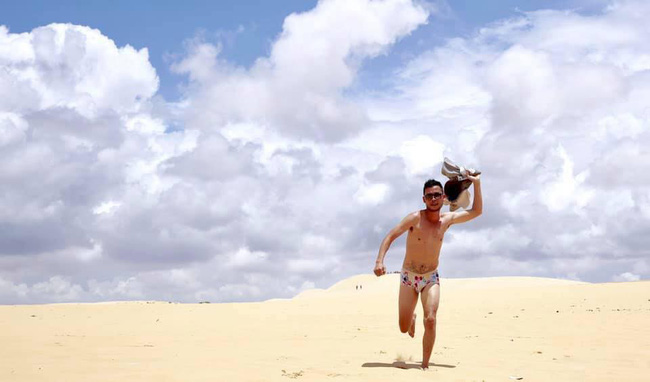 Hiệp gà bất ngờ có bề ngoài khác lạ sau khi li hôn vợ 3