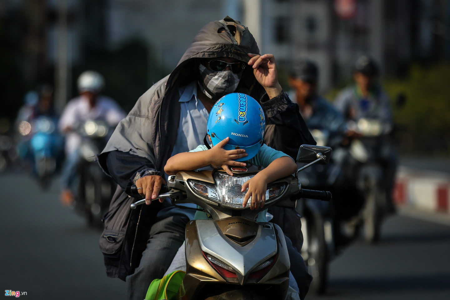 Người Sài Gòn như Ninja vì nắng nóng, chỉ số UV vượt ngưỡng