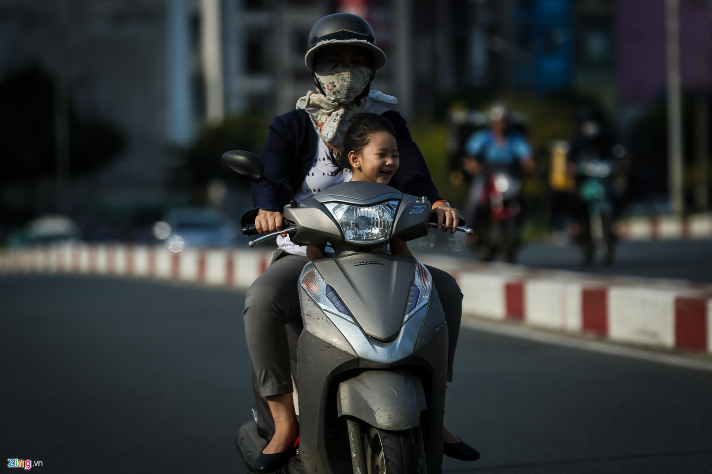 Người Sài Gòn như Ninja vì nắng nóng, chỉ số UV vượt ngưỡng