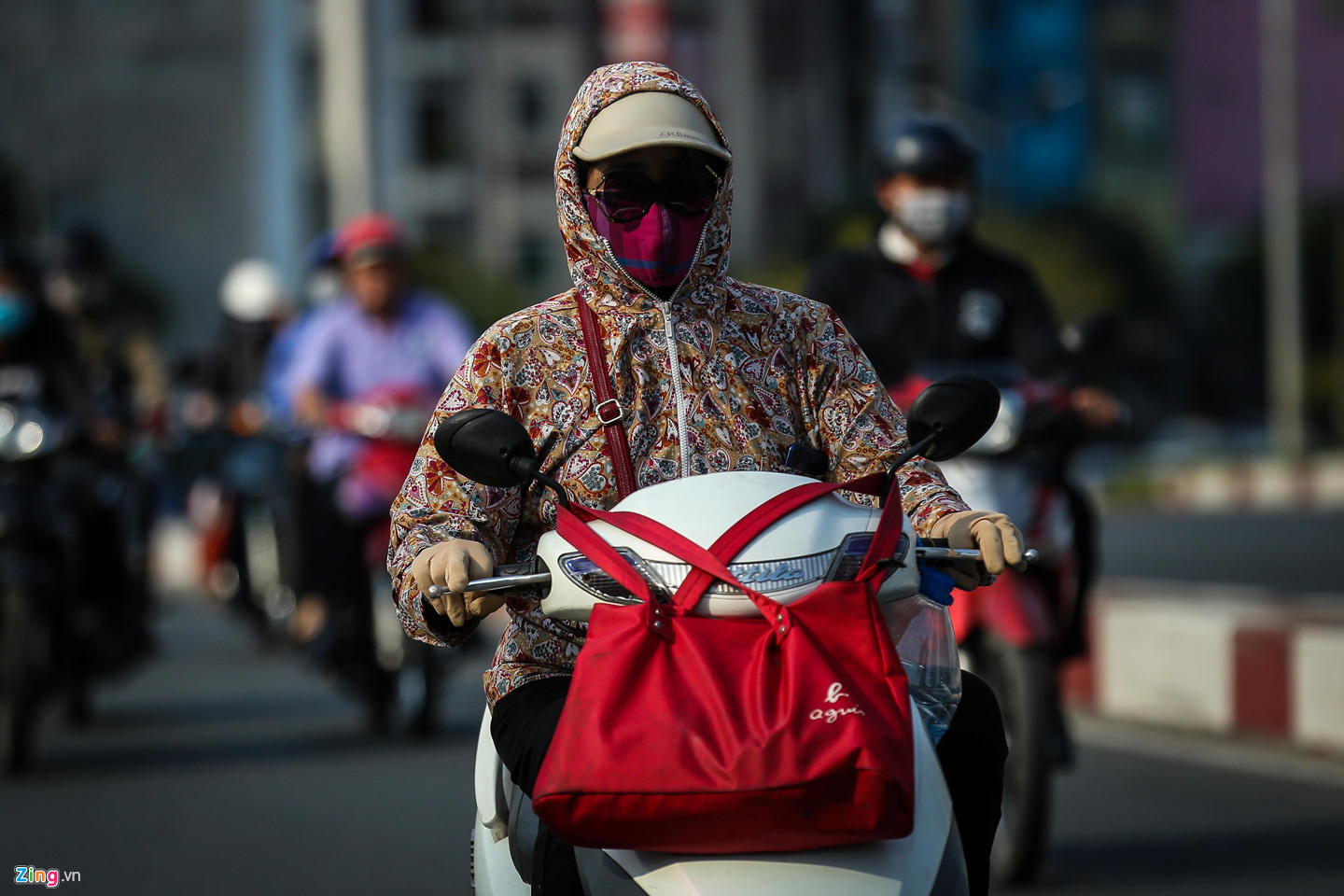 Người Sài Gòn như Ninja vì nắng nóng, chỉ số UV vượt ngưỡng