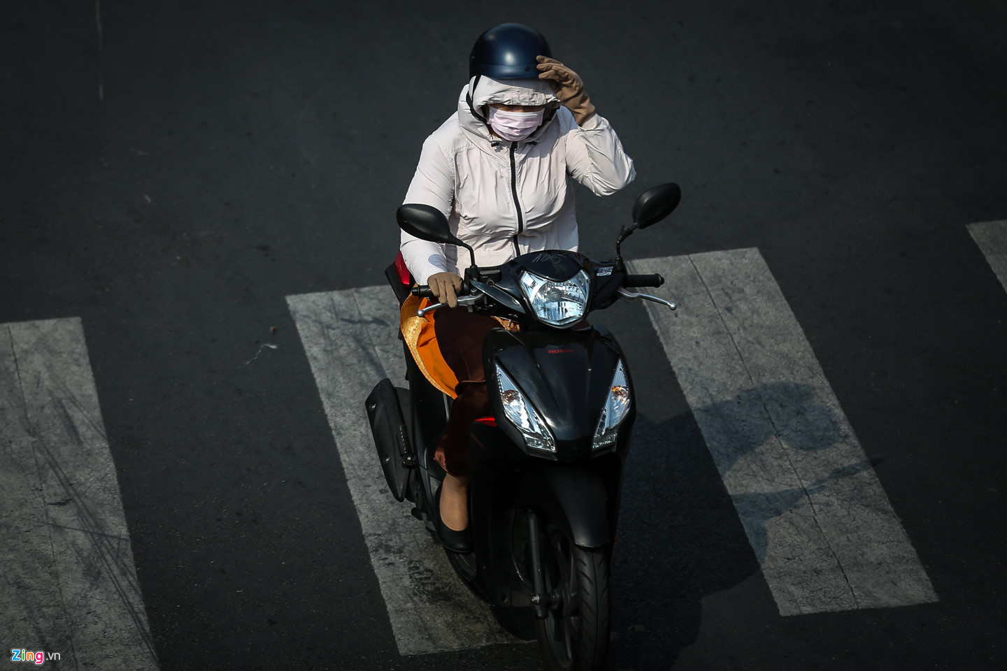 Người Sài Gòn như Ninja vì nắng nóng, chỉ số UV vượt ngưỡng