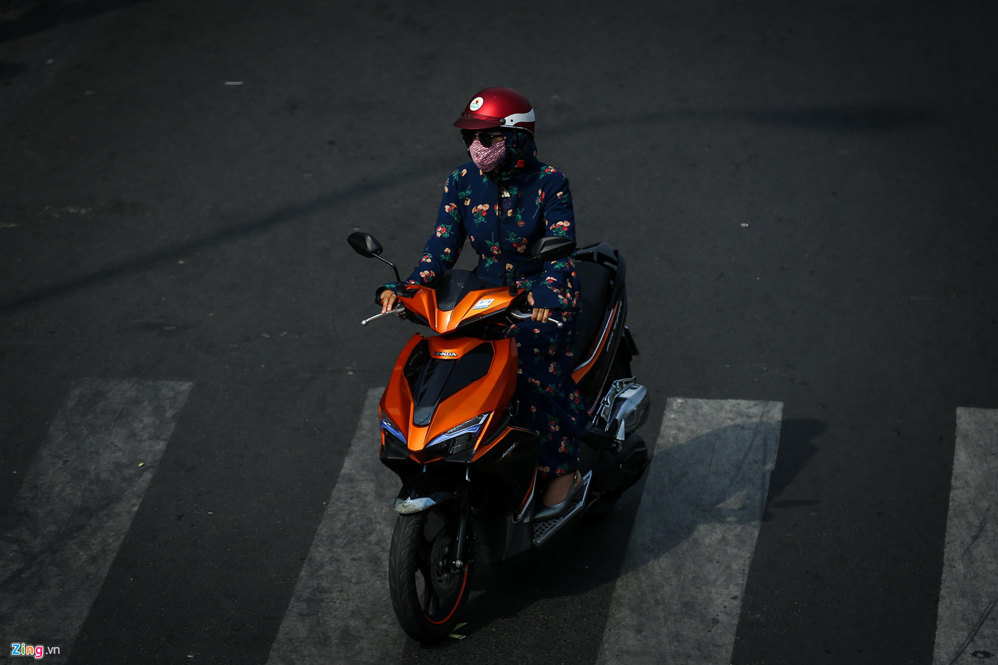 Người Sài Gòn như Ninja vì nắng nóng, chỉ số UV vượt ngưỡng