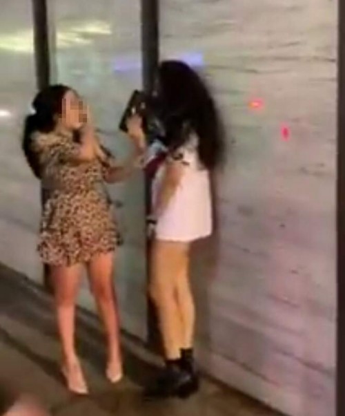 Hà Nội: Công an vào cuộc xác minh vụ cô gái bị đánh ghen, lột đồ giữa phố