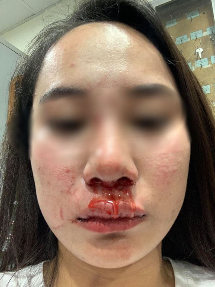 Cô gái lên tiếng thanh minh sau clip bị lột quần, túm tóc đánh ghen ngay giữa phố: Em bị oan, em không cướp chồng Cô gái lên tiếng thanh minh sau clip bị lột quần, túm tóc đánh ghen ngay giữa phố: Em bị oan, em không cướp chồng