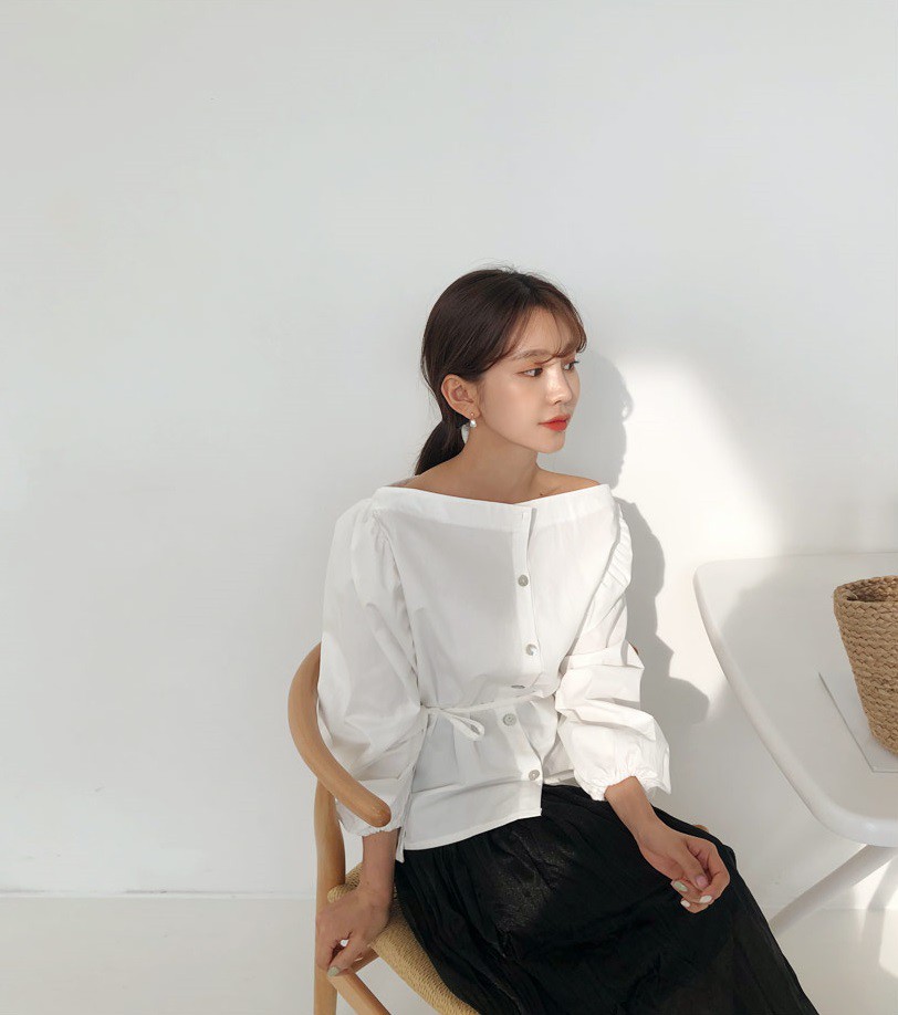 Giới thiệu đến nàng công sở mẫu áo blouse không chỉ thanh lịch mà còn giúp vóc dáng trông như gầy đi vài kilogram